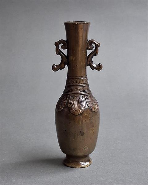 1. A small Chinese bronze scholar's vase